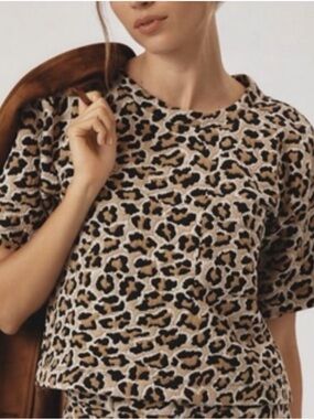 Maeve Anthropologie Leopard-Print Short Sleeve Knit Boxy Tee Top in Beige Black